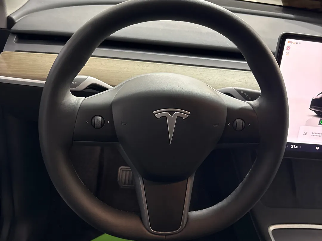 Tesla Model Y, 2023 13