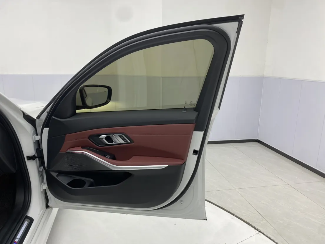 BMW 325Li, 2025 25
