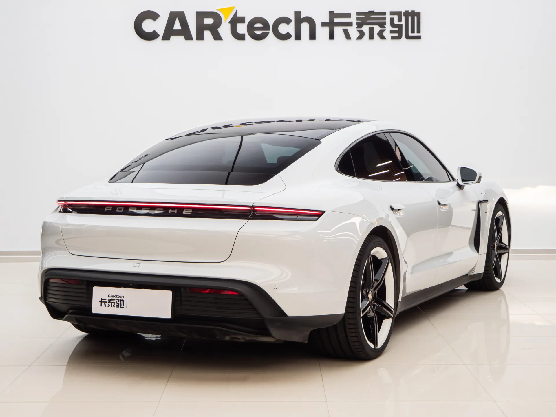 Porsche Taycan, 2024 4
