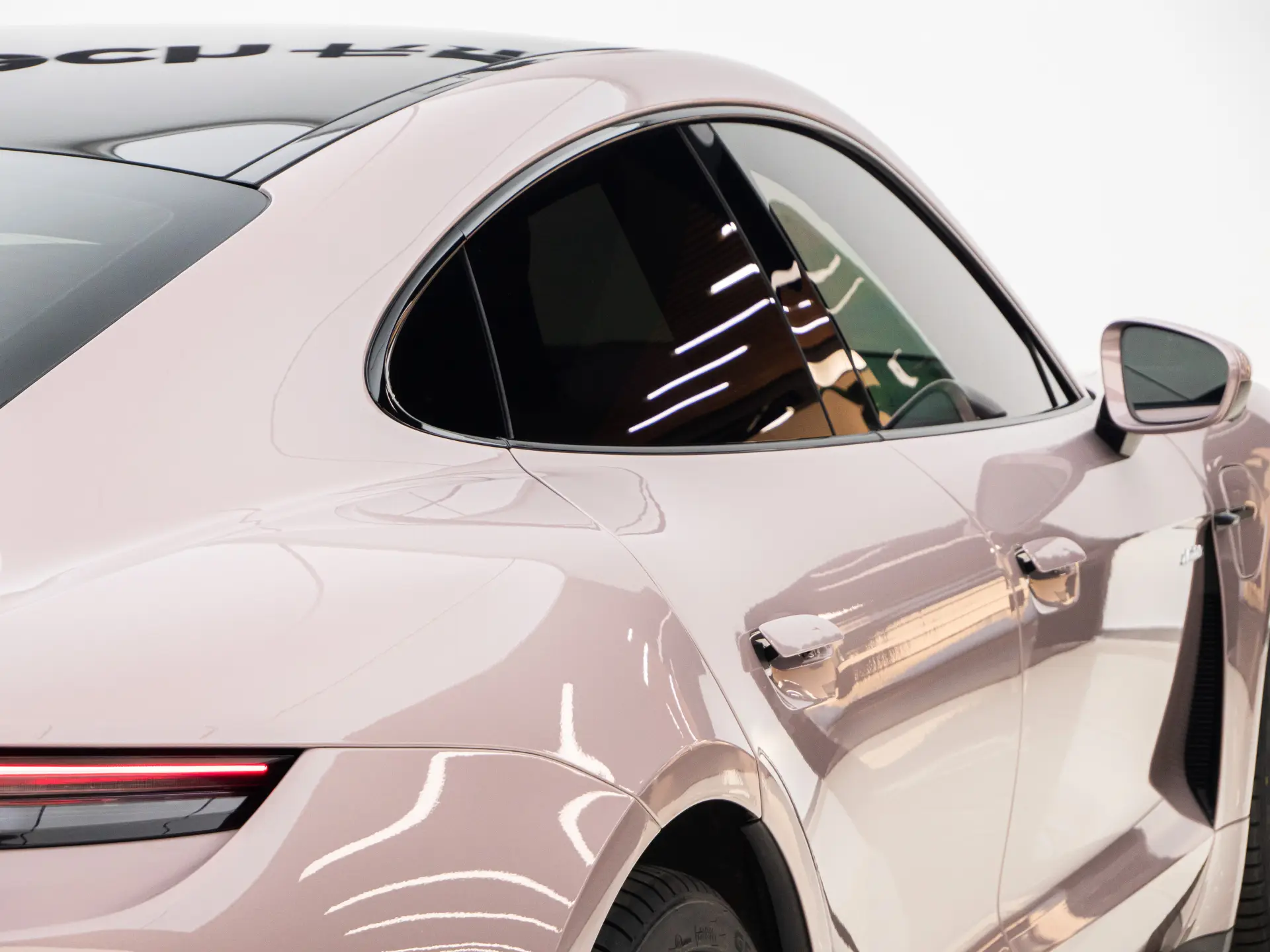 Porsche Taycan, 2023 11