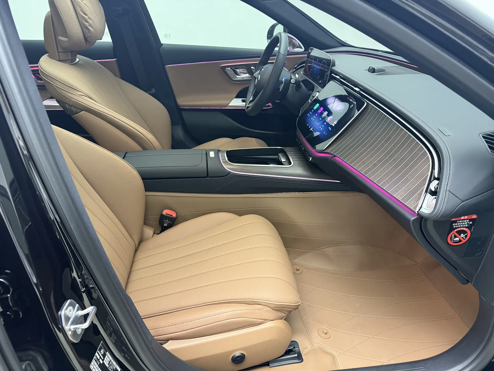 Mercedes-Benz E 300 L, 2025 14