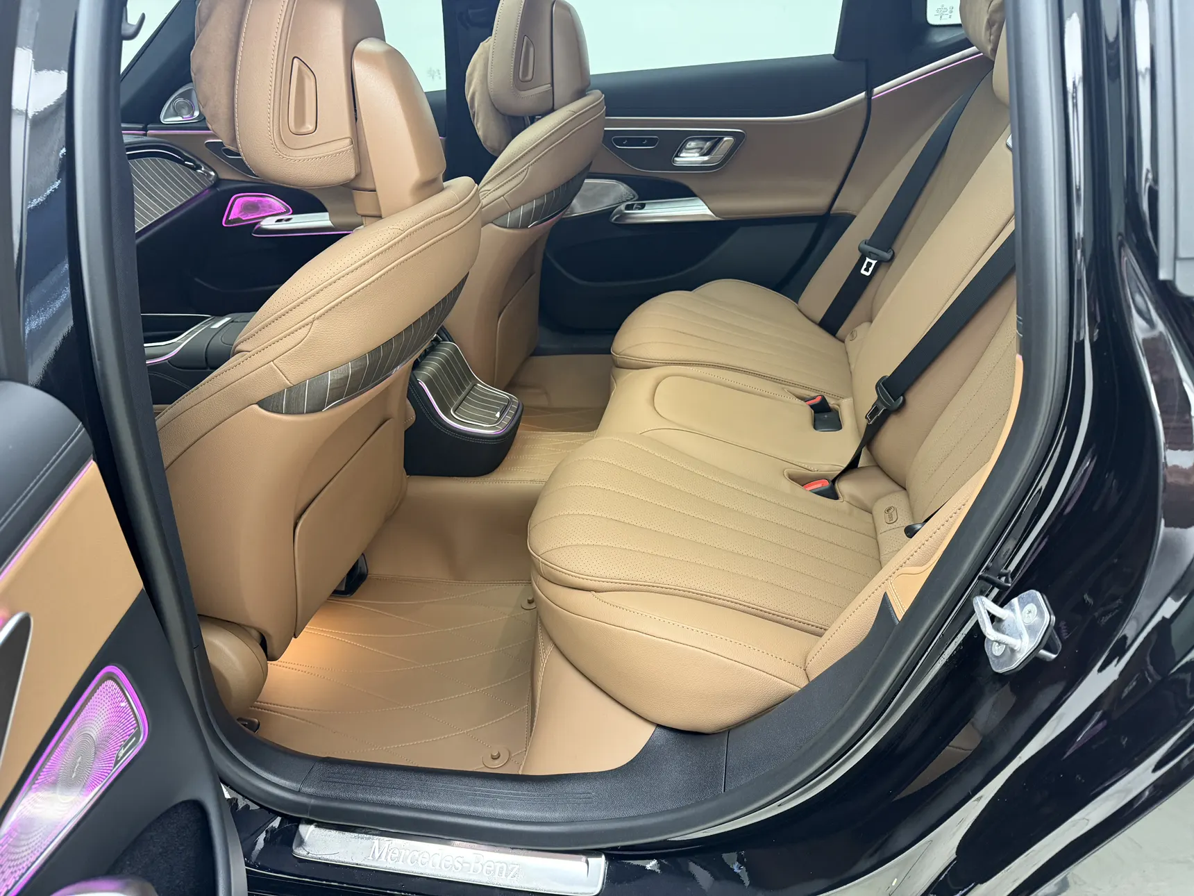 Mercedes-Benz E 300 L, 2025 19