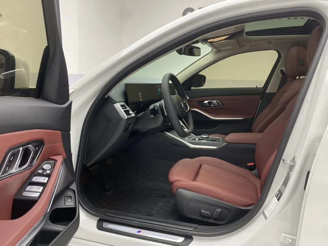BMW 325Li, 2025 18