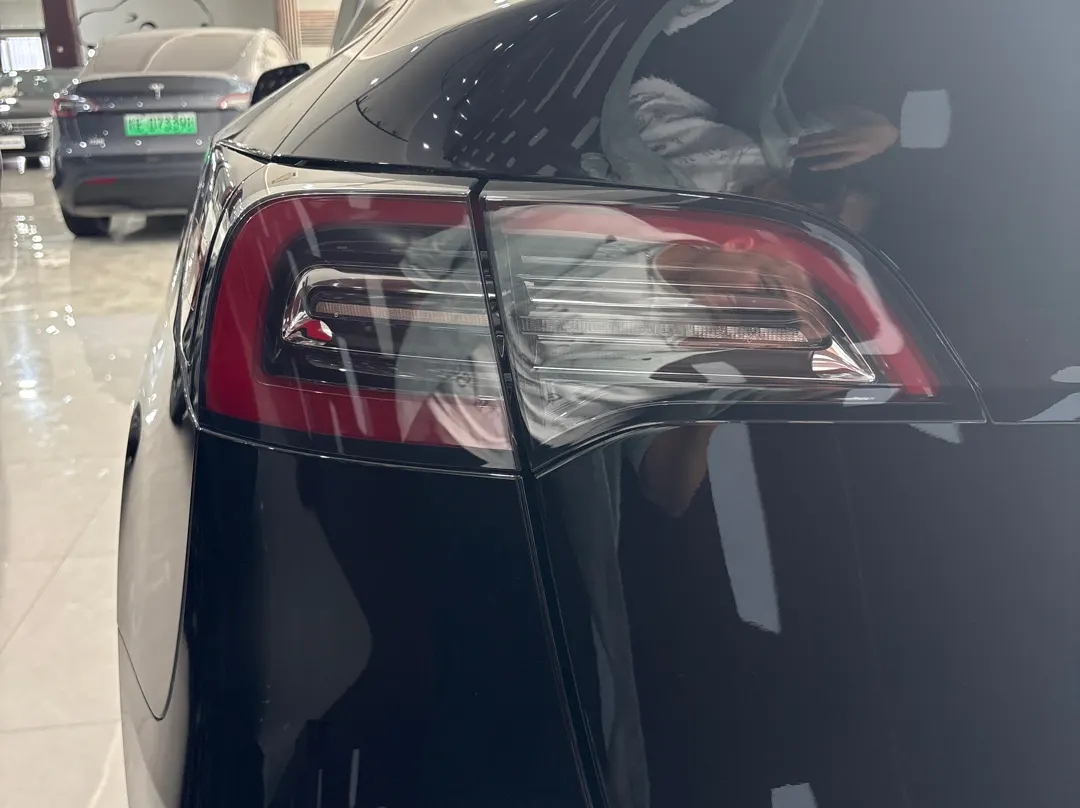 Tesla Model Y, 2022 12