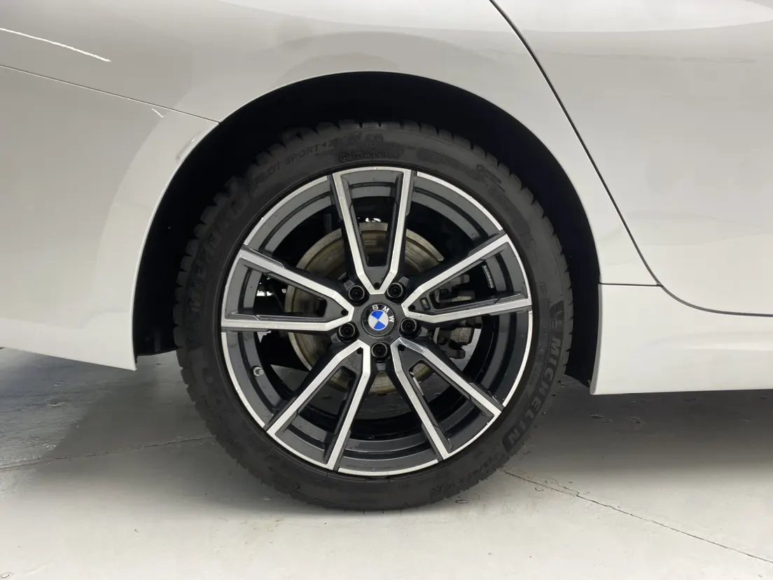 BMW 325Li, 2025 11