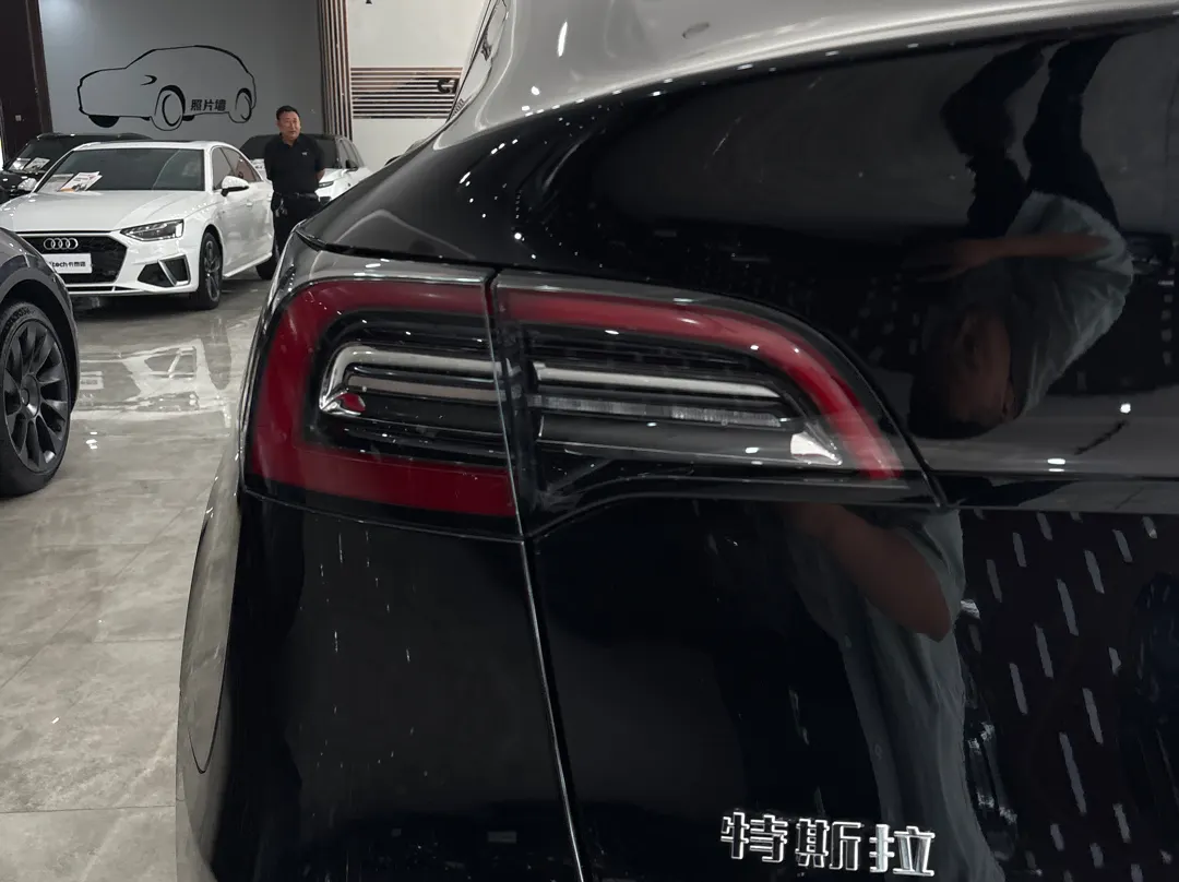 Tesla Model Y, 2022 11