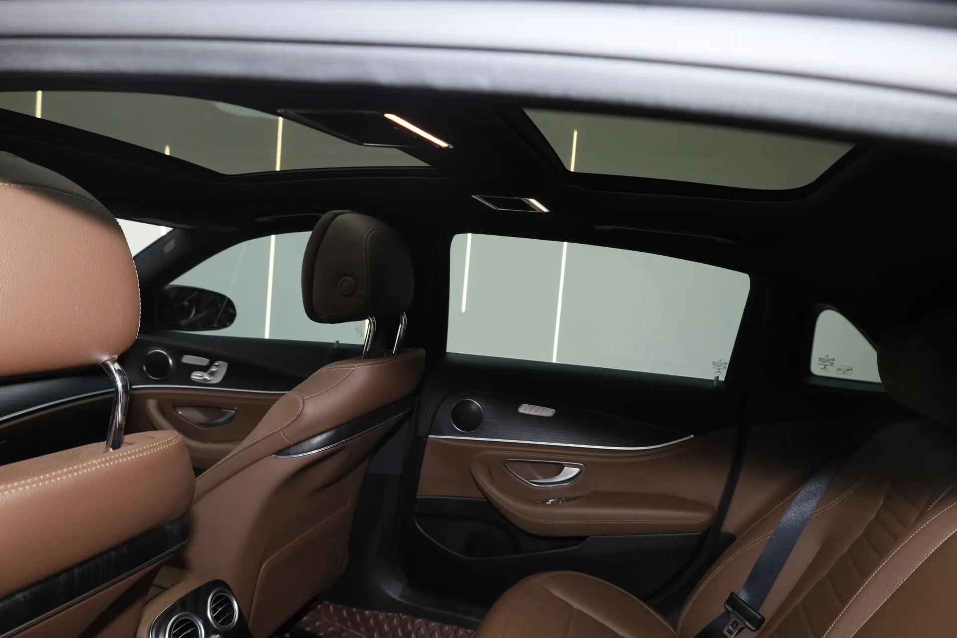 Mercedes-Benz E 300 L, 2021 28