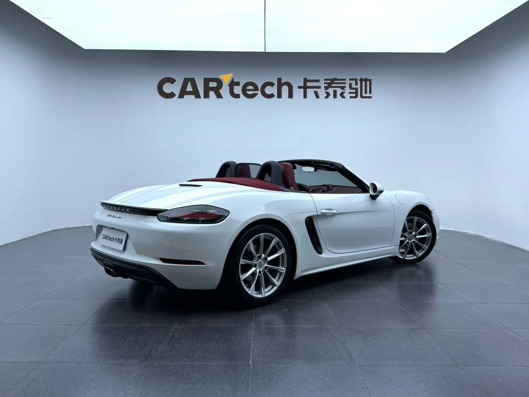Porsche Boxster, 2023 все фото