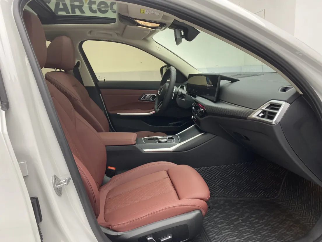 BMW 325Li, 2025 19