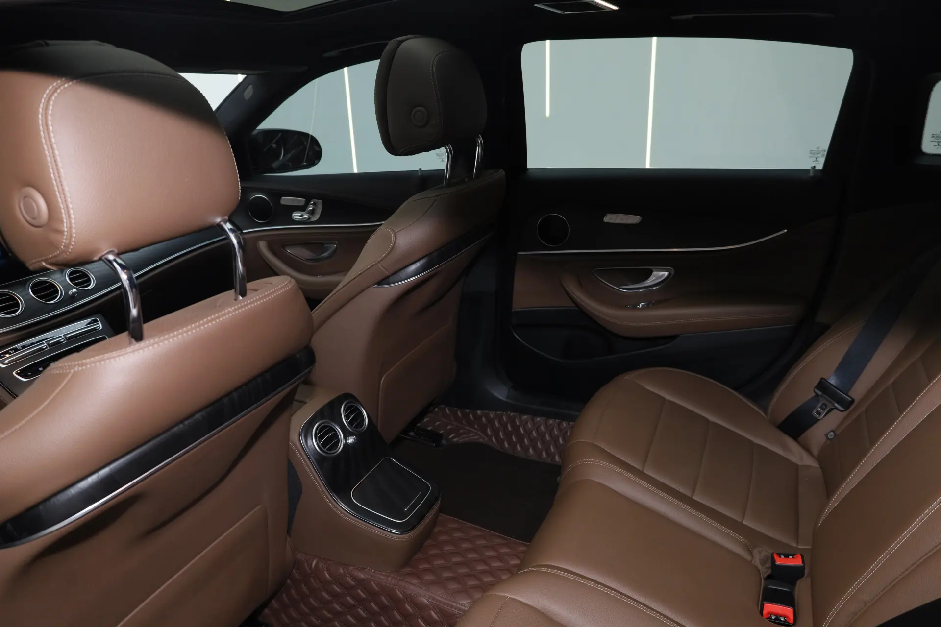 Mercedes-Benz E 300 L, 2021 29