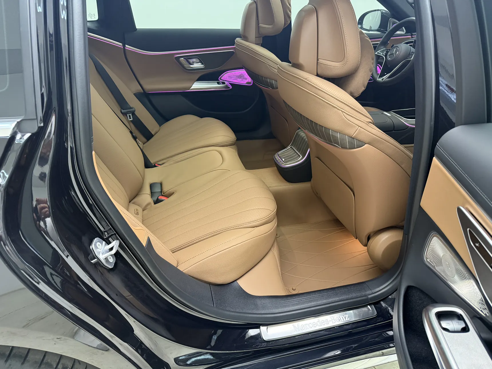 Mercedes-Benz E 300 L, 2025 15