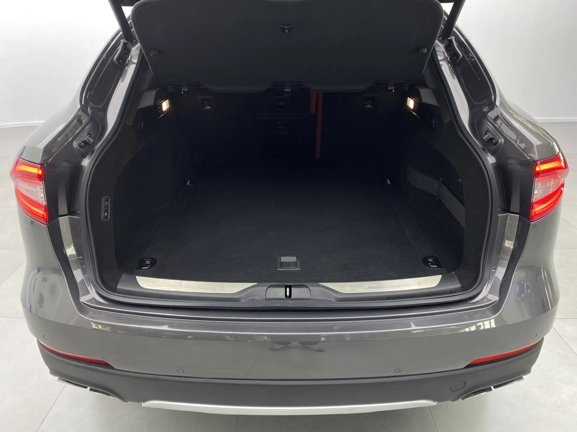 Maserati Levante, 2021 32