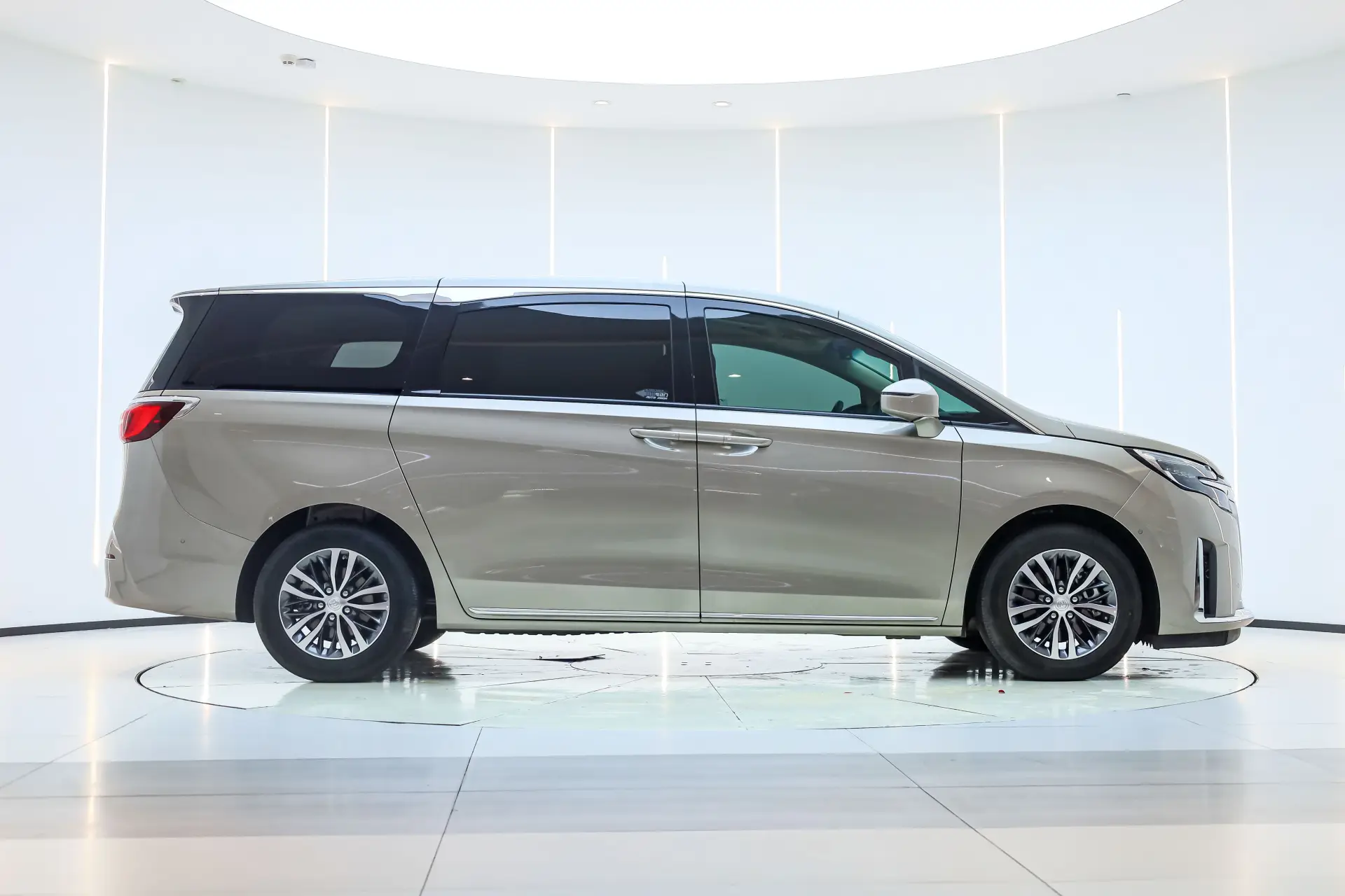 Buick GL8, 2024 4