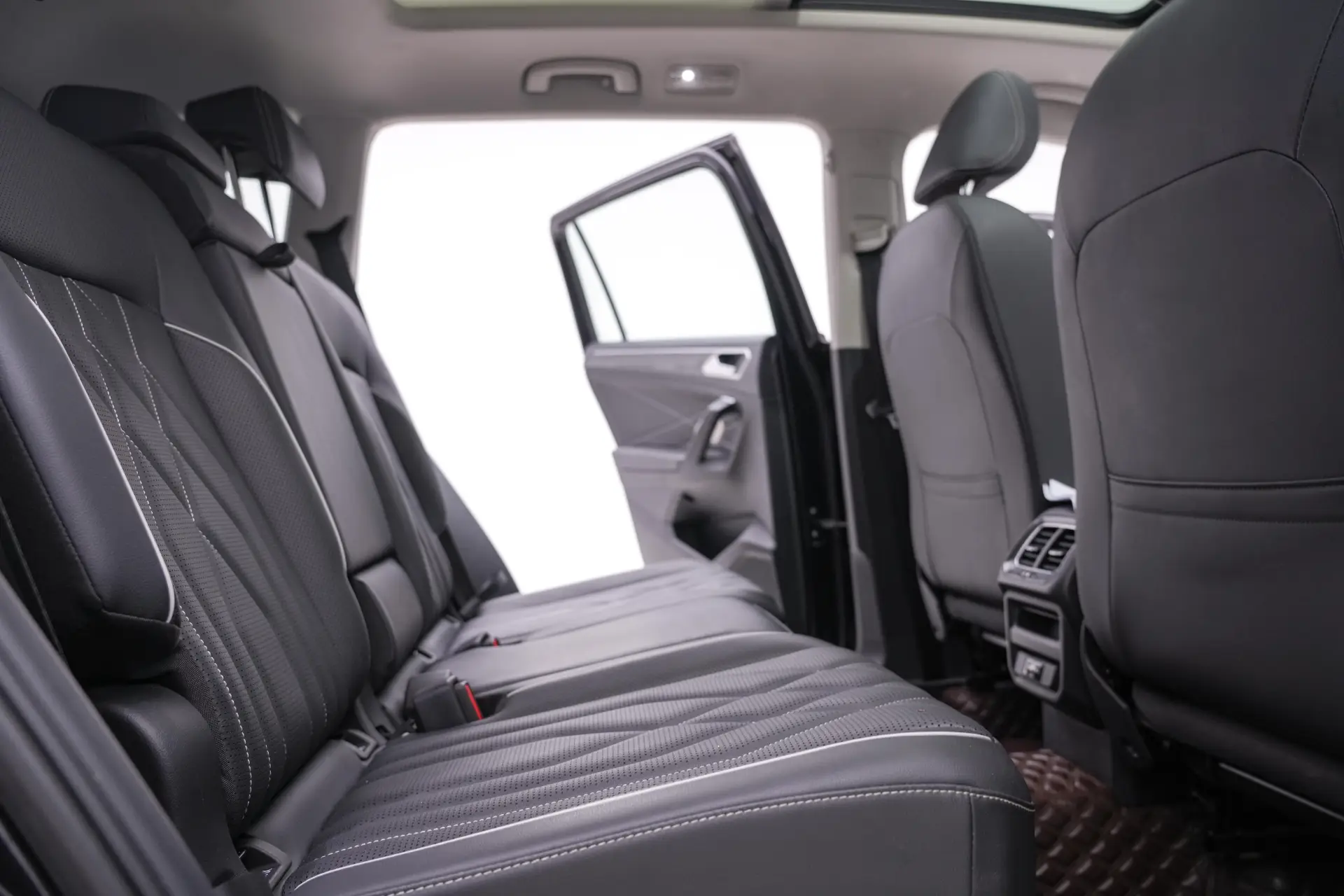 Volkswagen Tiguan L, 2024 25