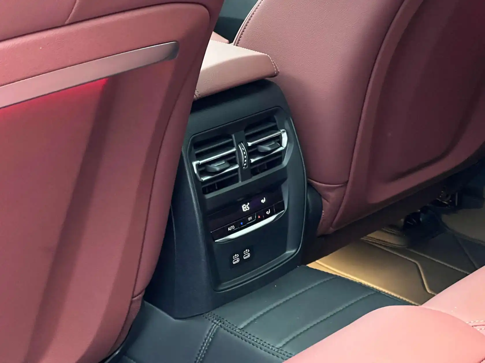 BMW 325Li, 2025 15