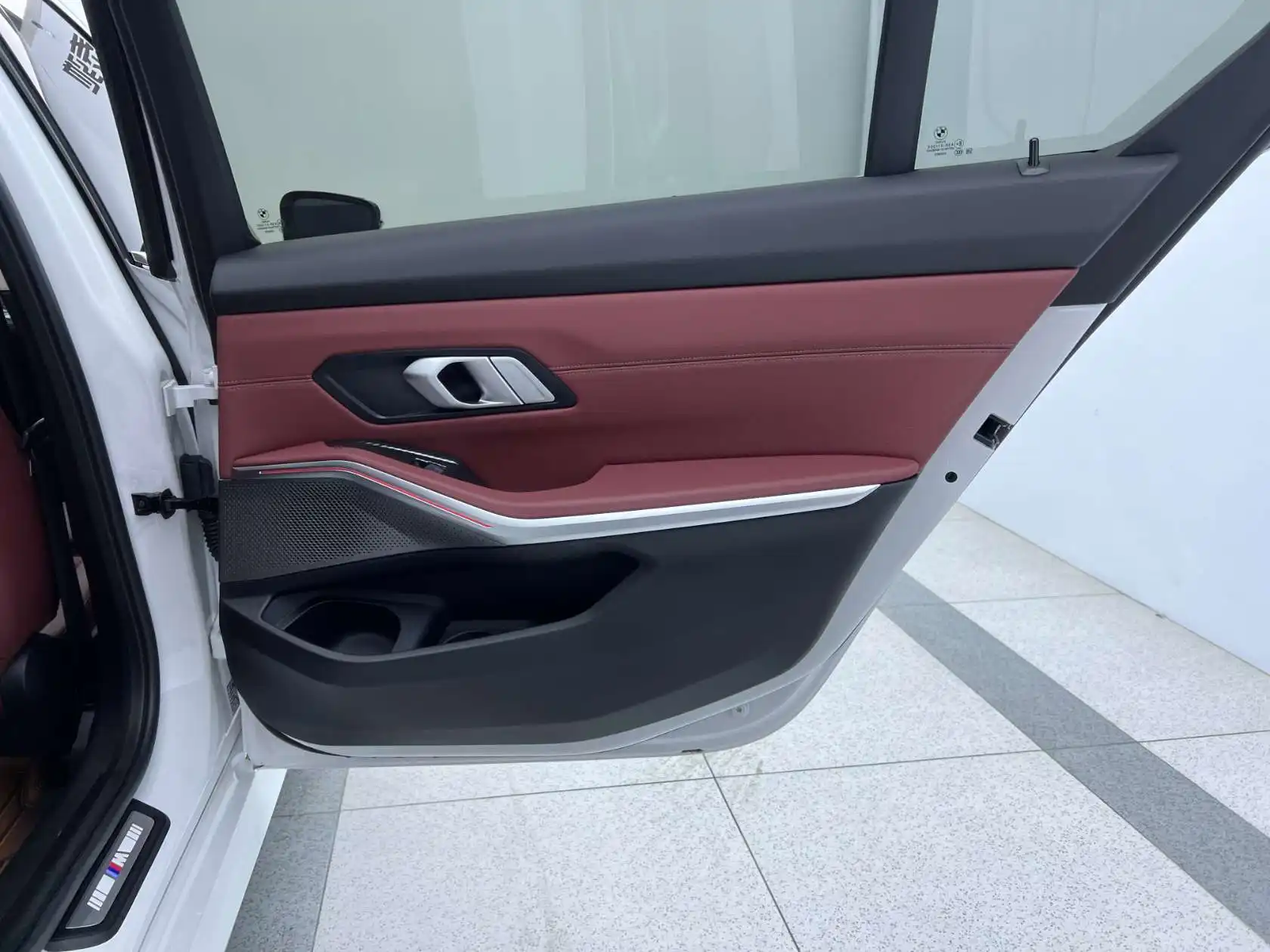 BMW 325Li, 2025 18