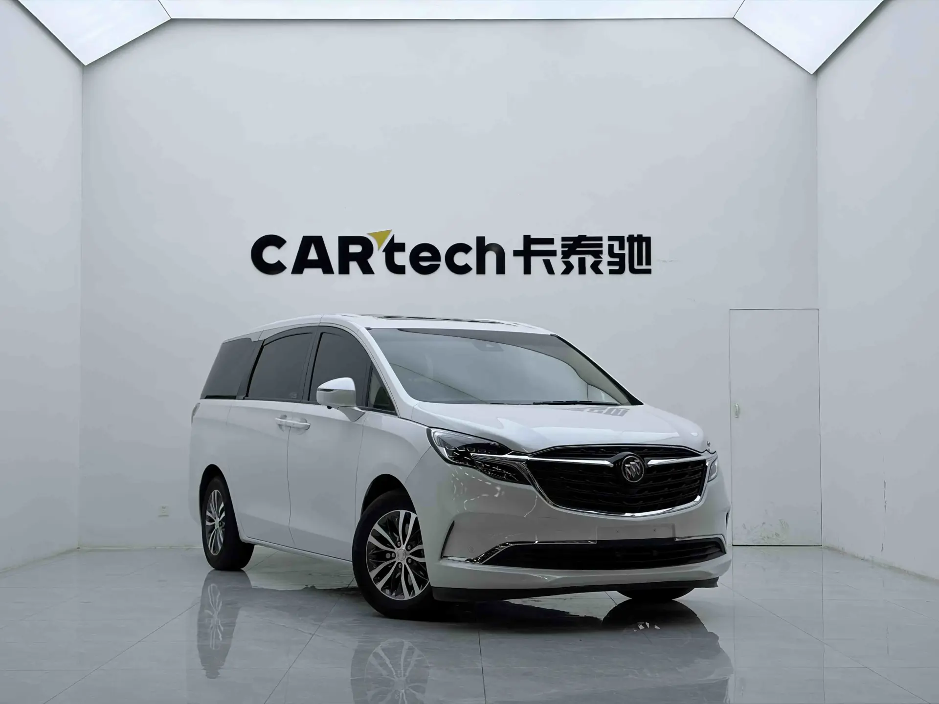 Buick GL8, 2022 3