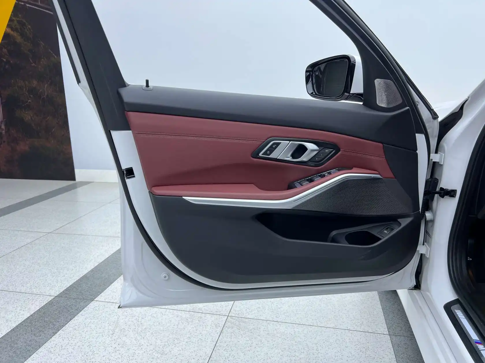 BMW 325Li, 2025 11