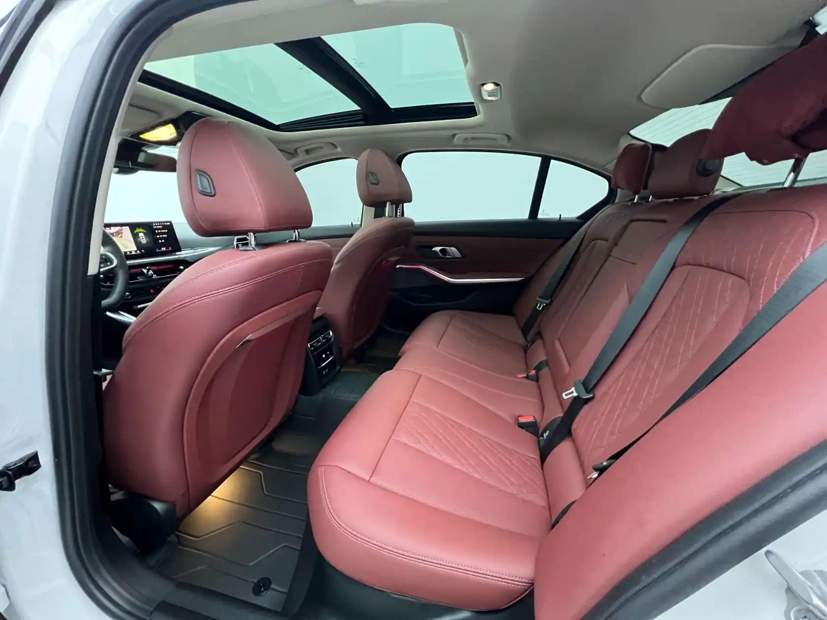 BMW 325Li, 2025 13