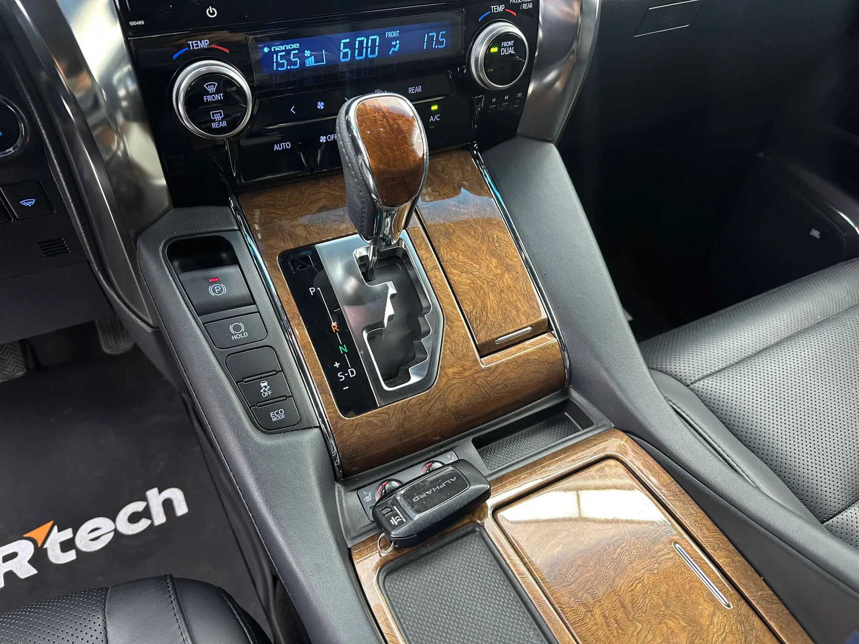 Toyota Alphard, 2017 26