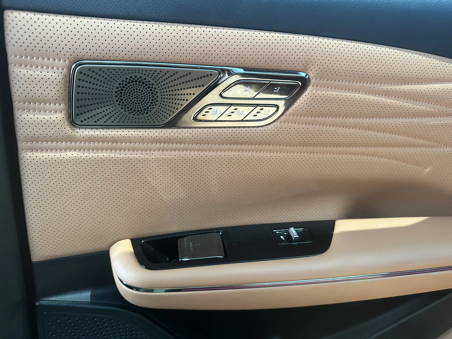 Geely Galaxy 8, 2025 6
