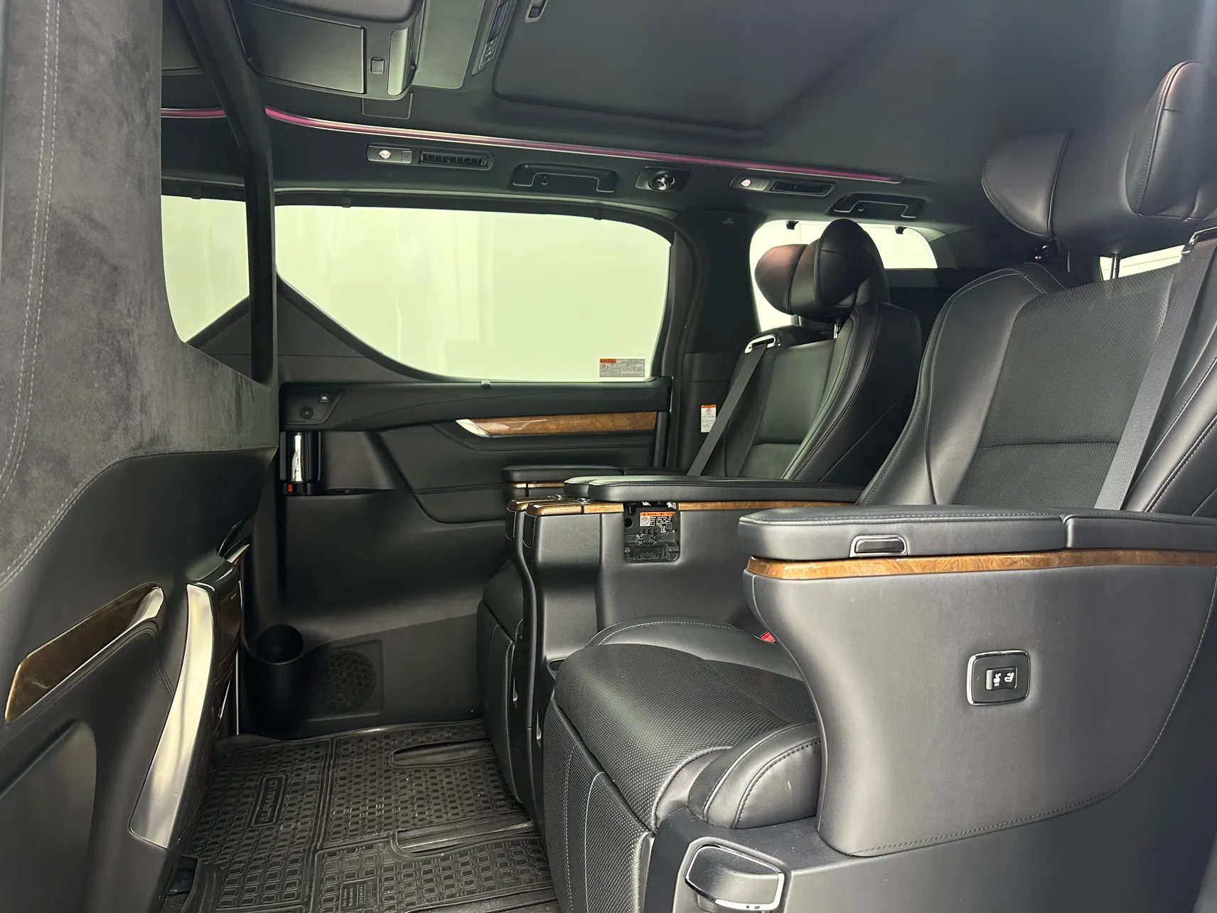 Toyota Alphard, 2017 30
