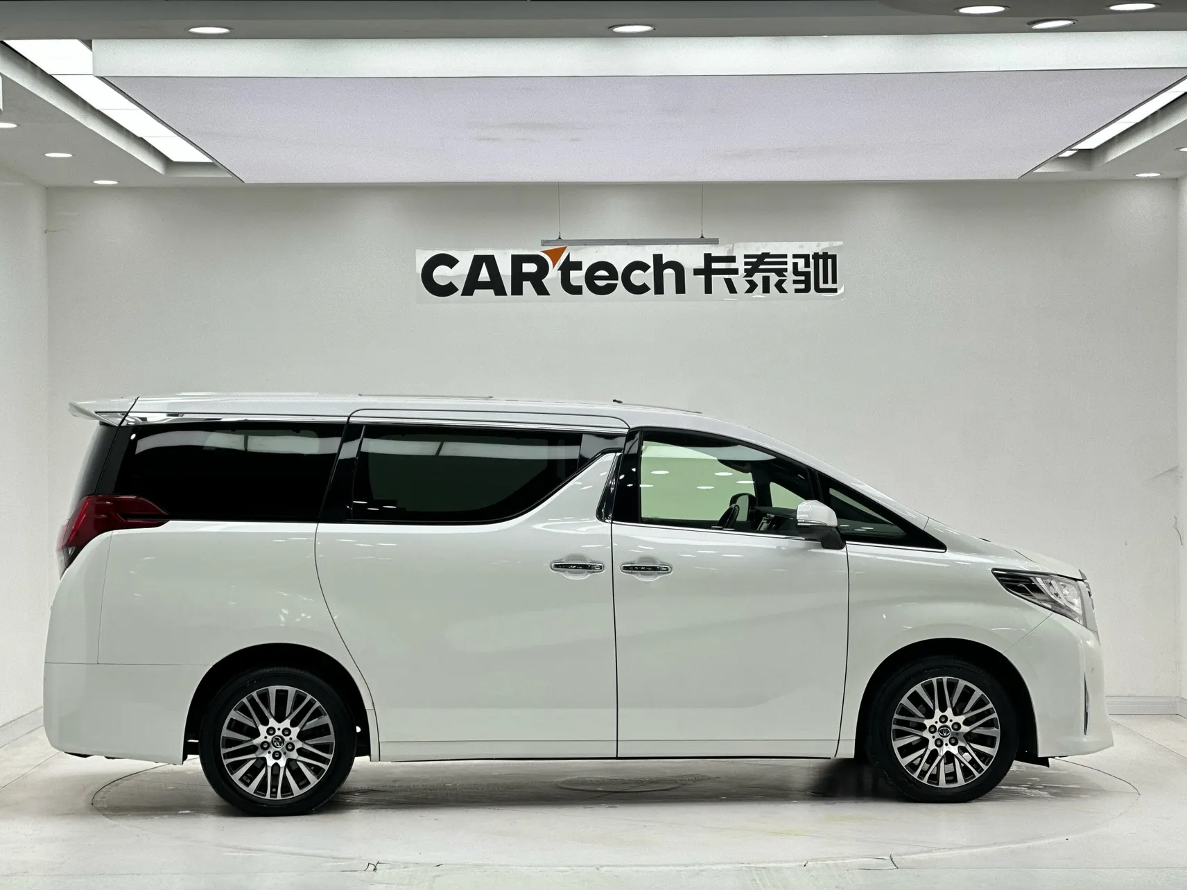 Toyota Alphard, 2017 4