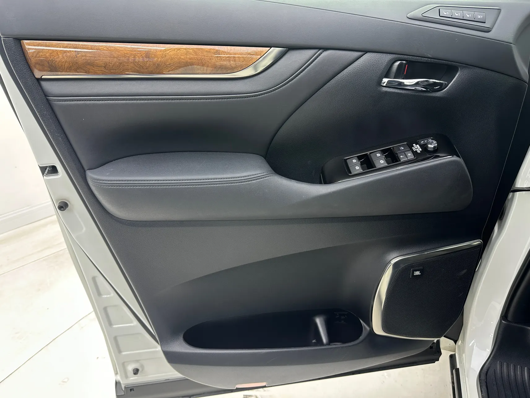 Toyota Alphard, 2017 24