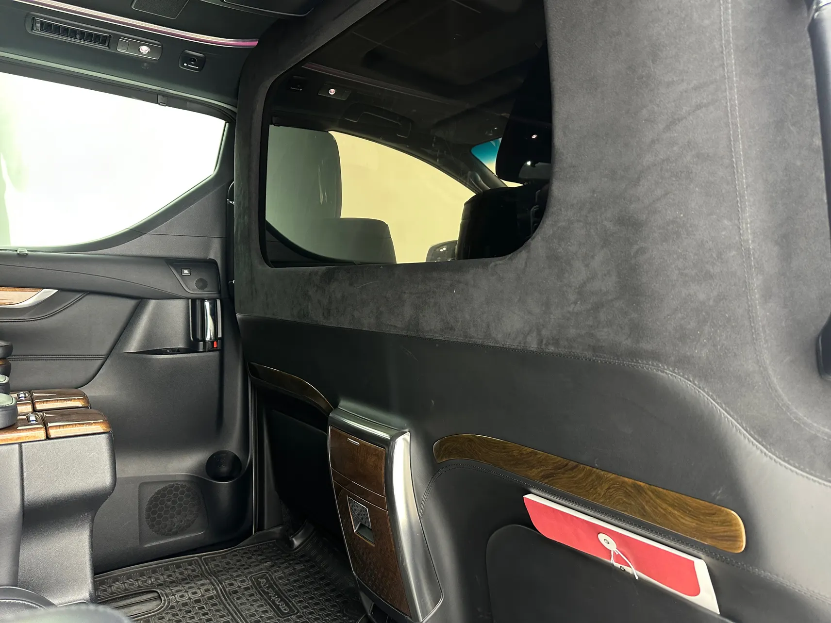 Toyota Alphard, 2017 33