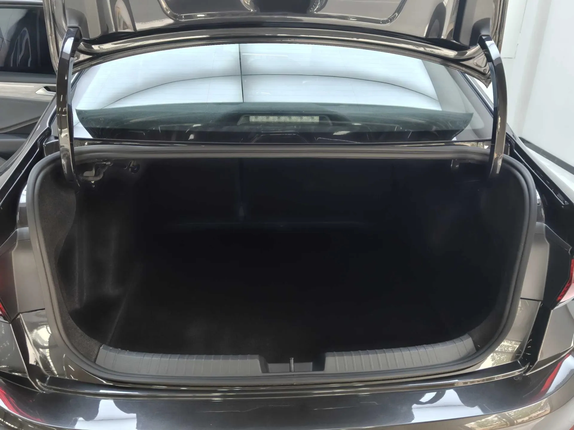 Volkswagen Sagitar, 2025 11