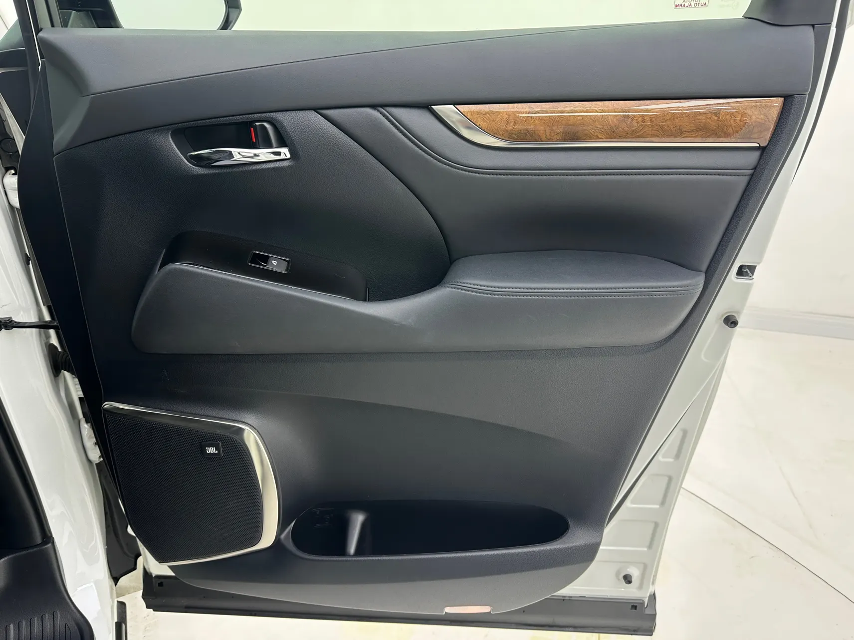 Toyota Alphard, 2017 18
