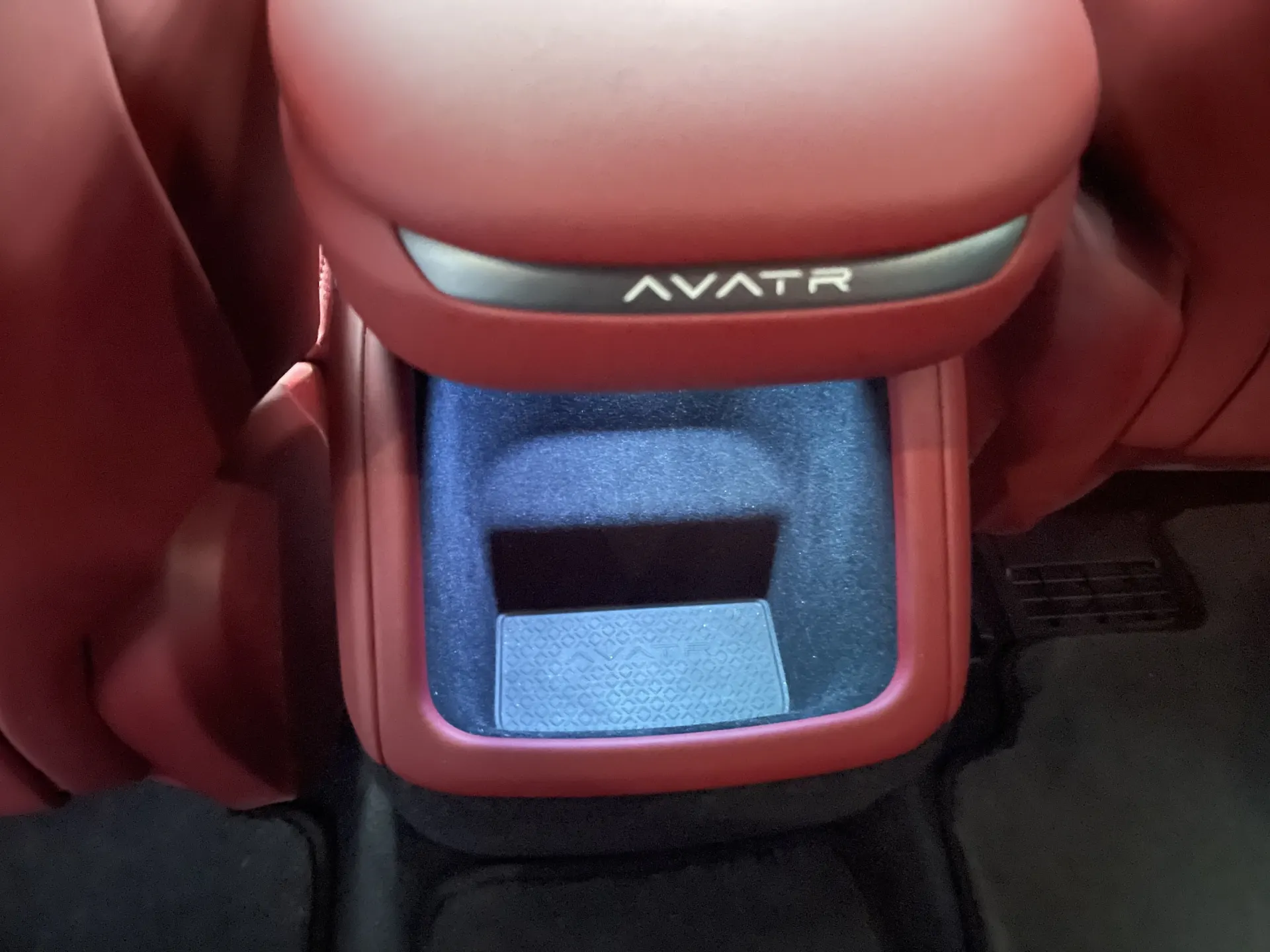 Avatr 12, 2025 13