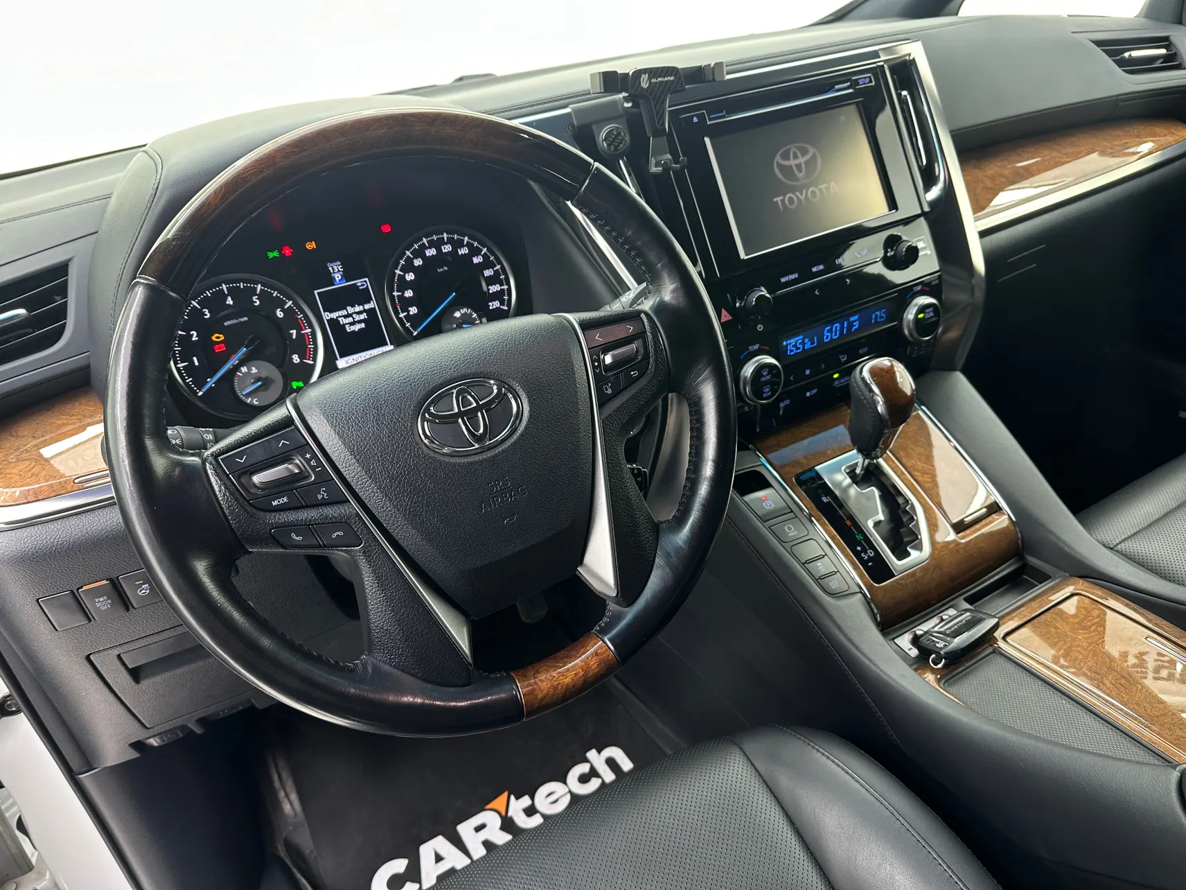 Toyota Alphard, 2017 16