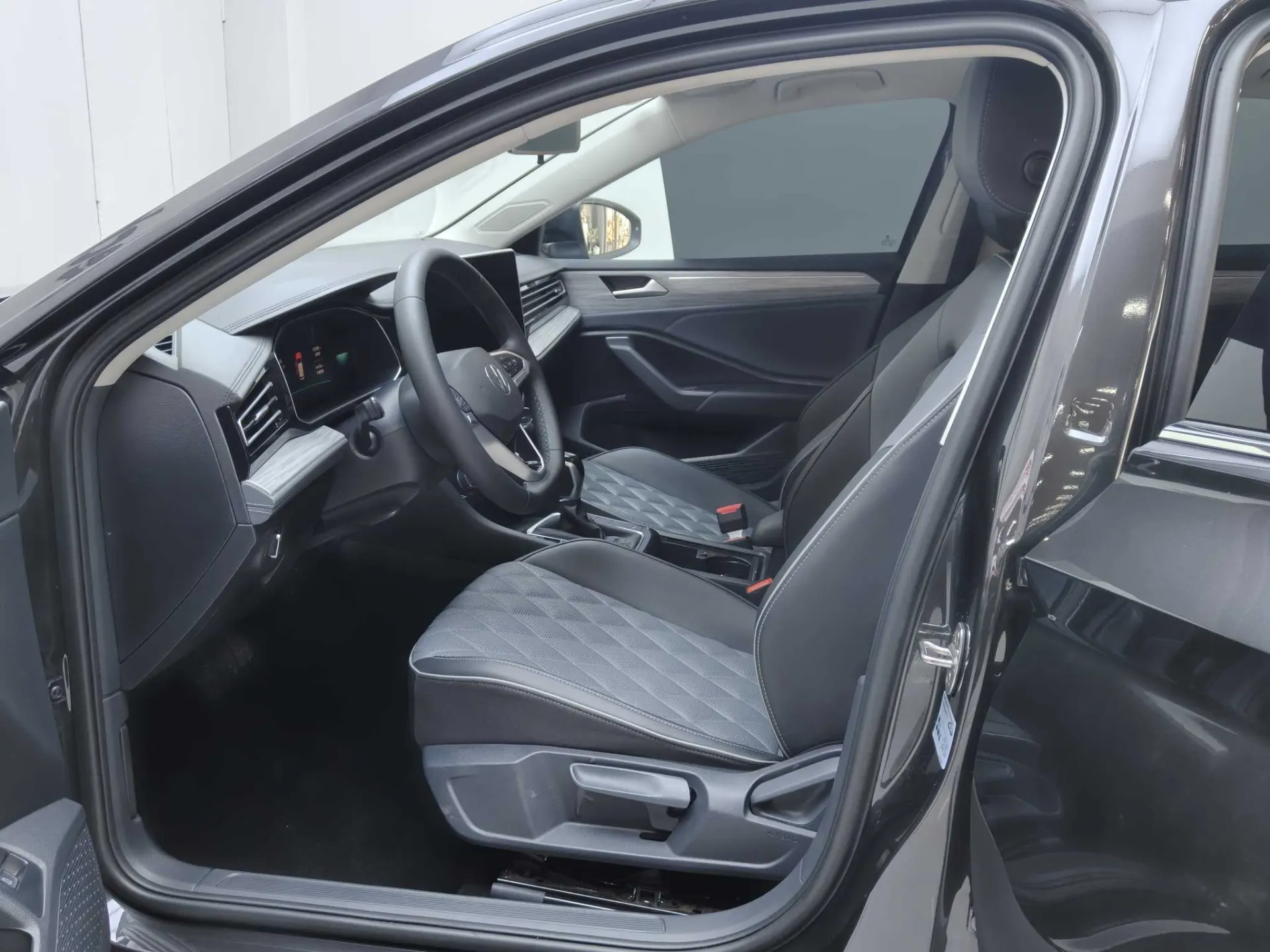Volkswagen Sagitar, 2025 15