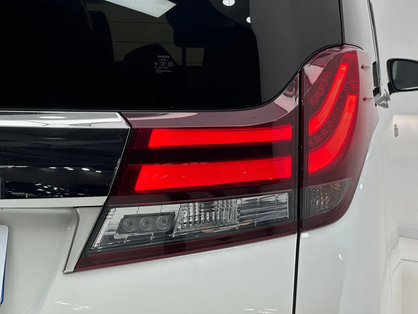 Toyota Alphard, 2017 9