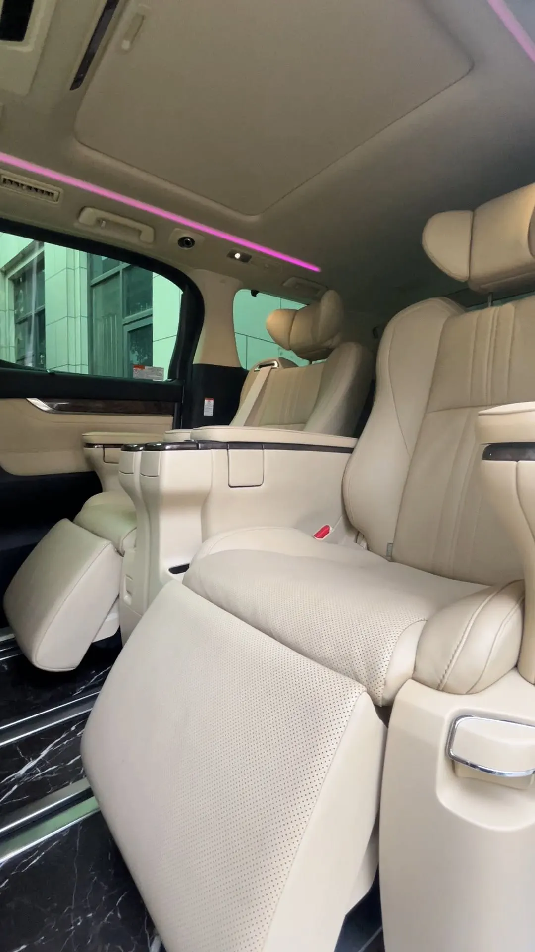 Toyota Alphard, 2022 11