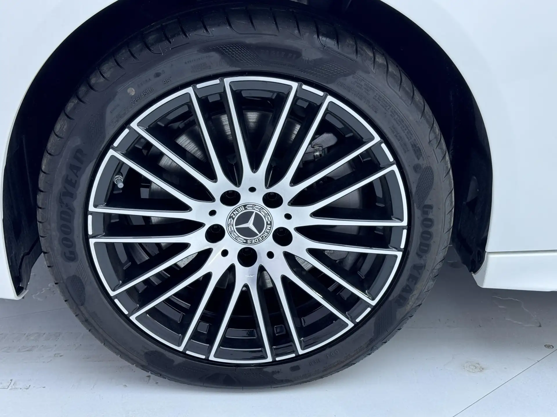 Mercedes-Benz C 260 L, 2024 10