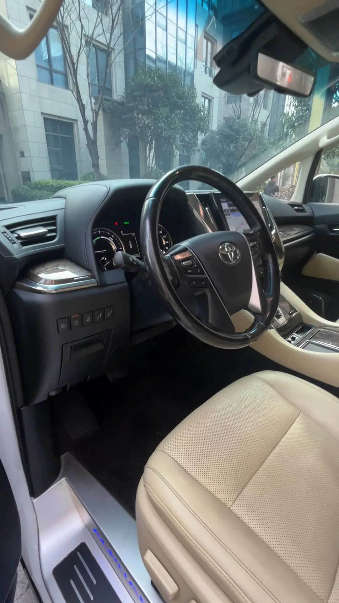 Toyota Alphard, 2022 10