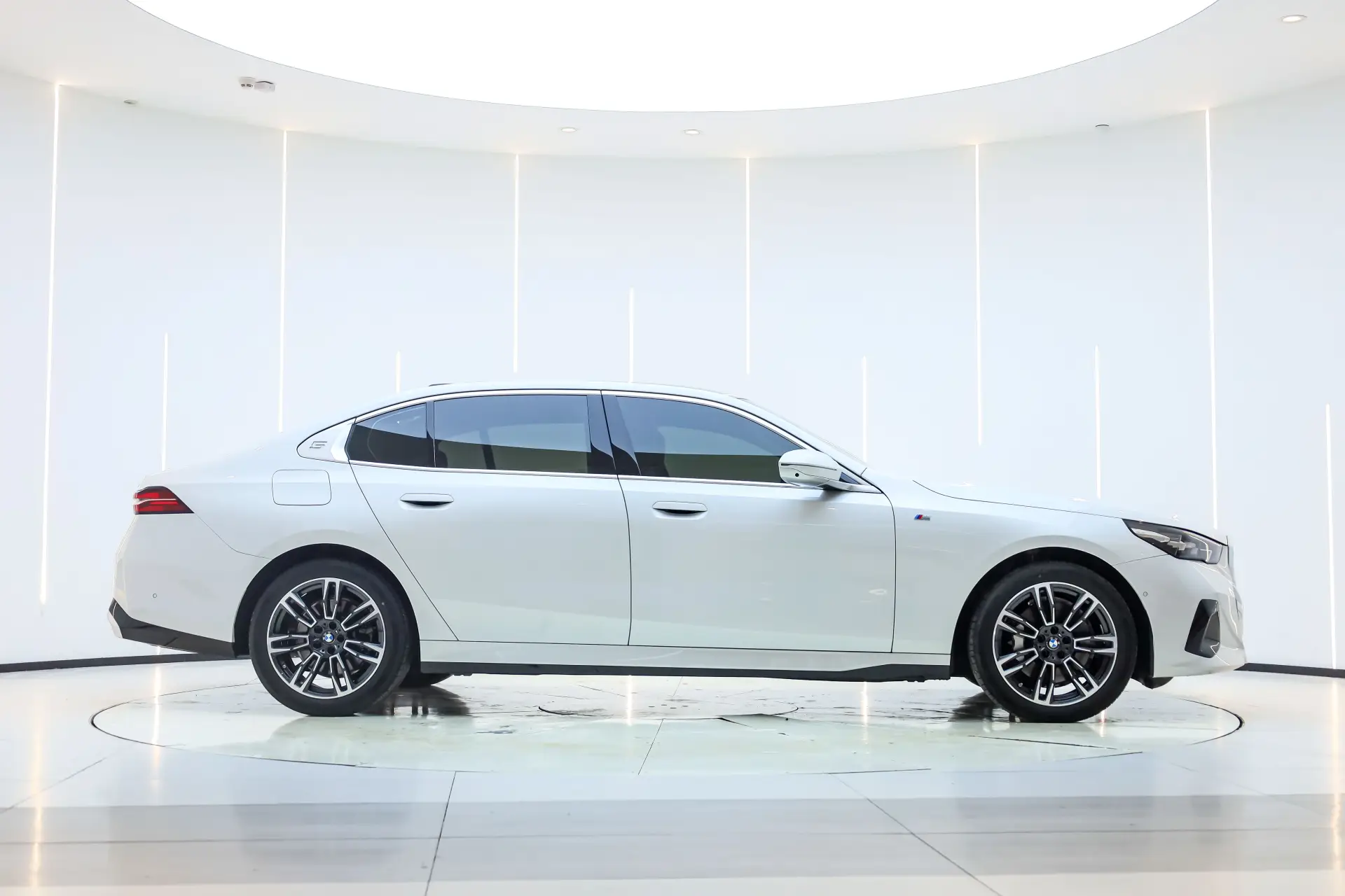 BMW 530Li, 2024 4