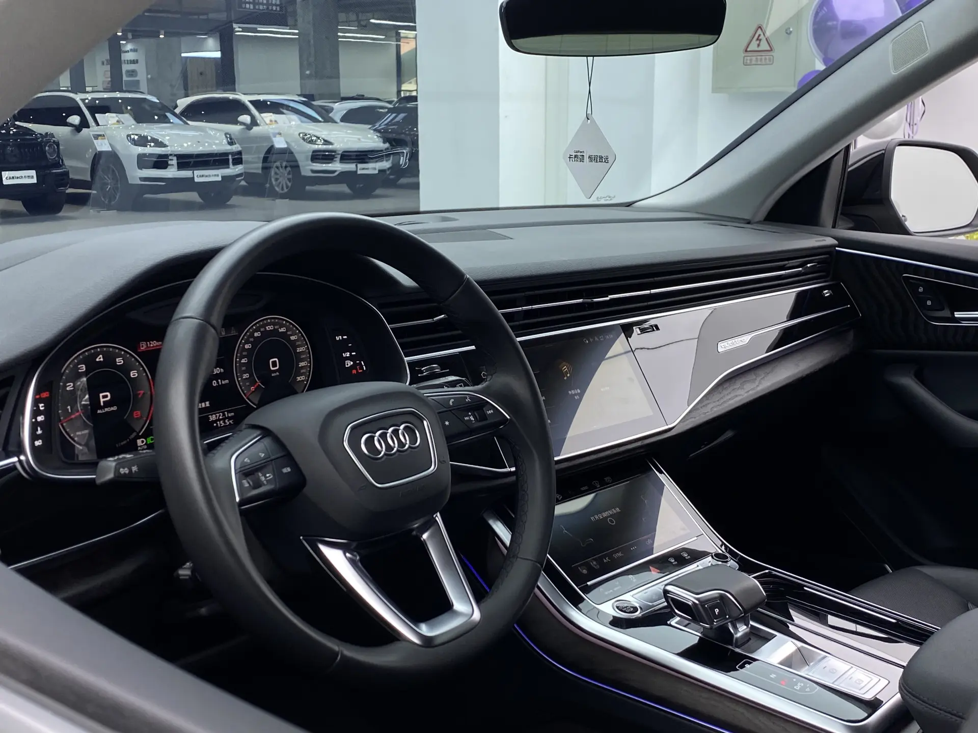 Audi Q8 55 TFSI, 2022 26