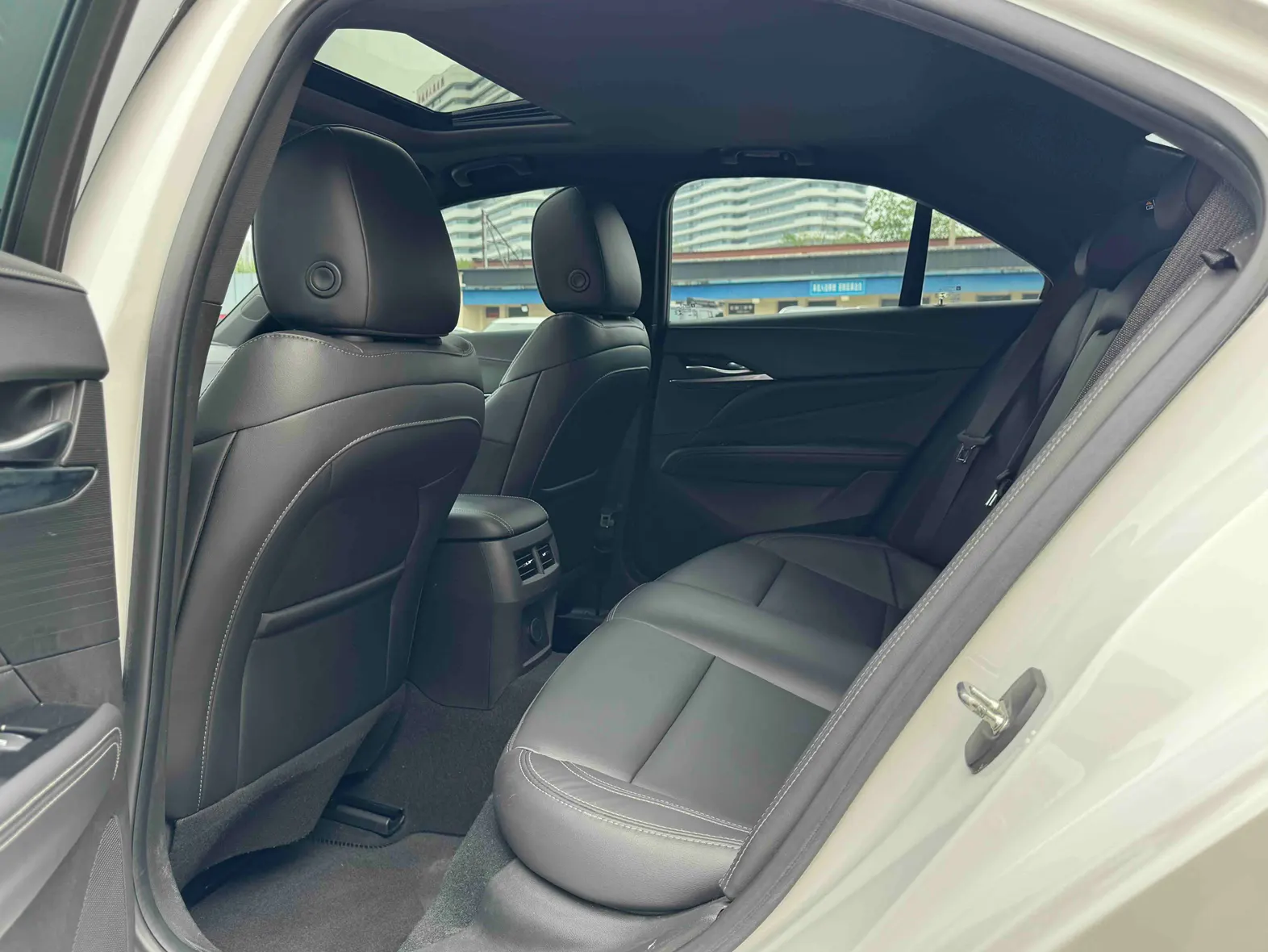 Cadillac CT4, 2023 25
