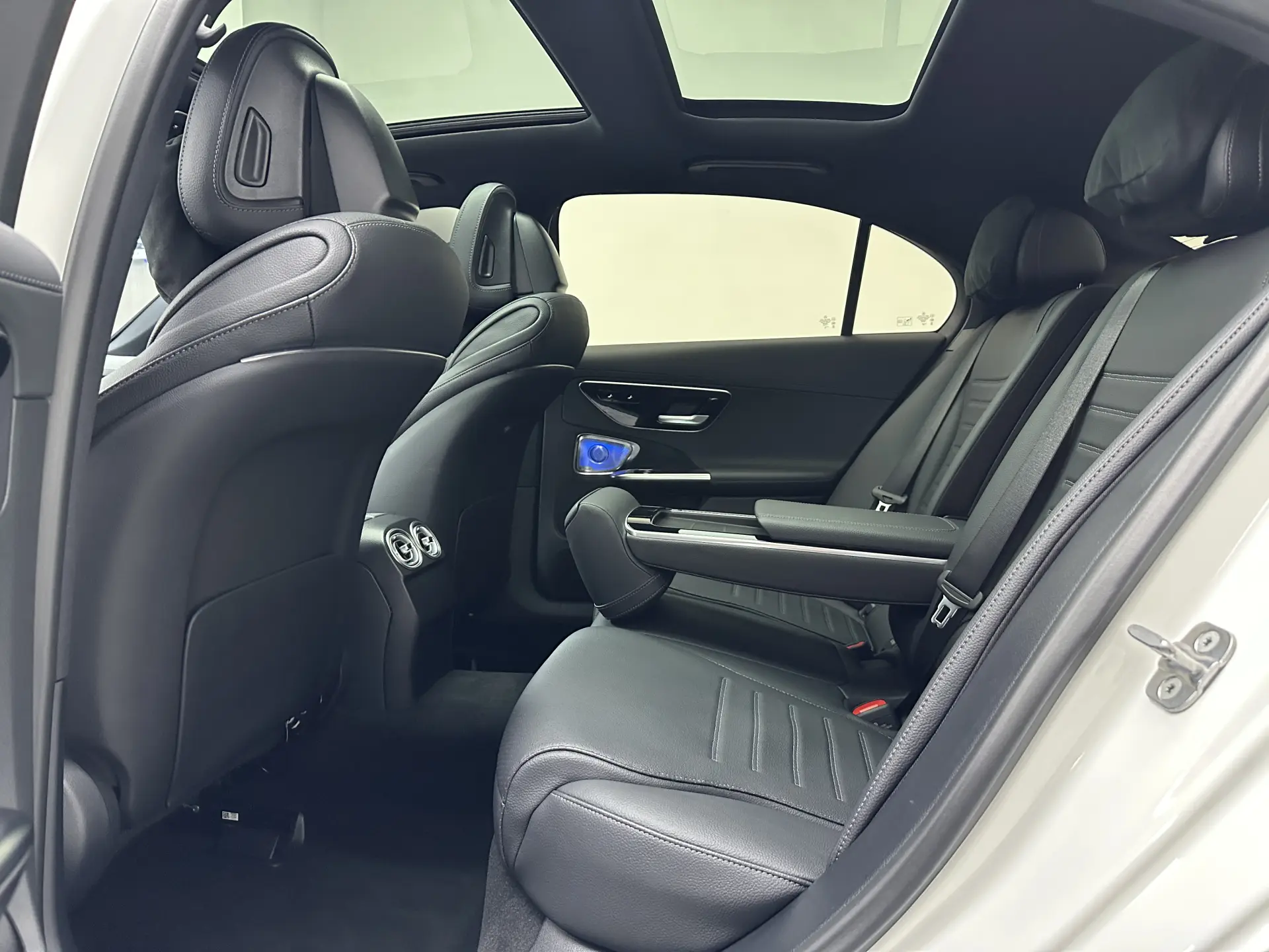 Mercedes-Benz C 260 L, 2024 11