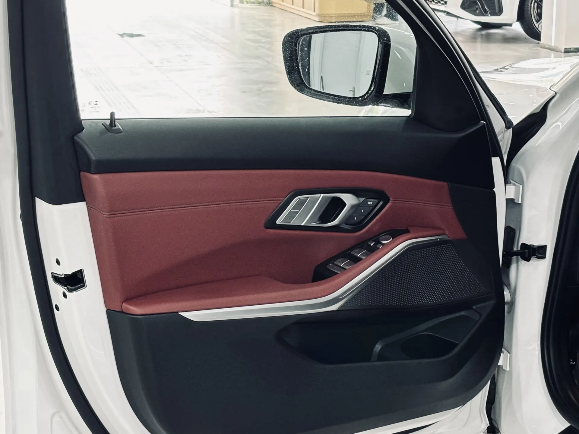 BMW 325Li, 2021 11