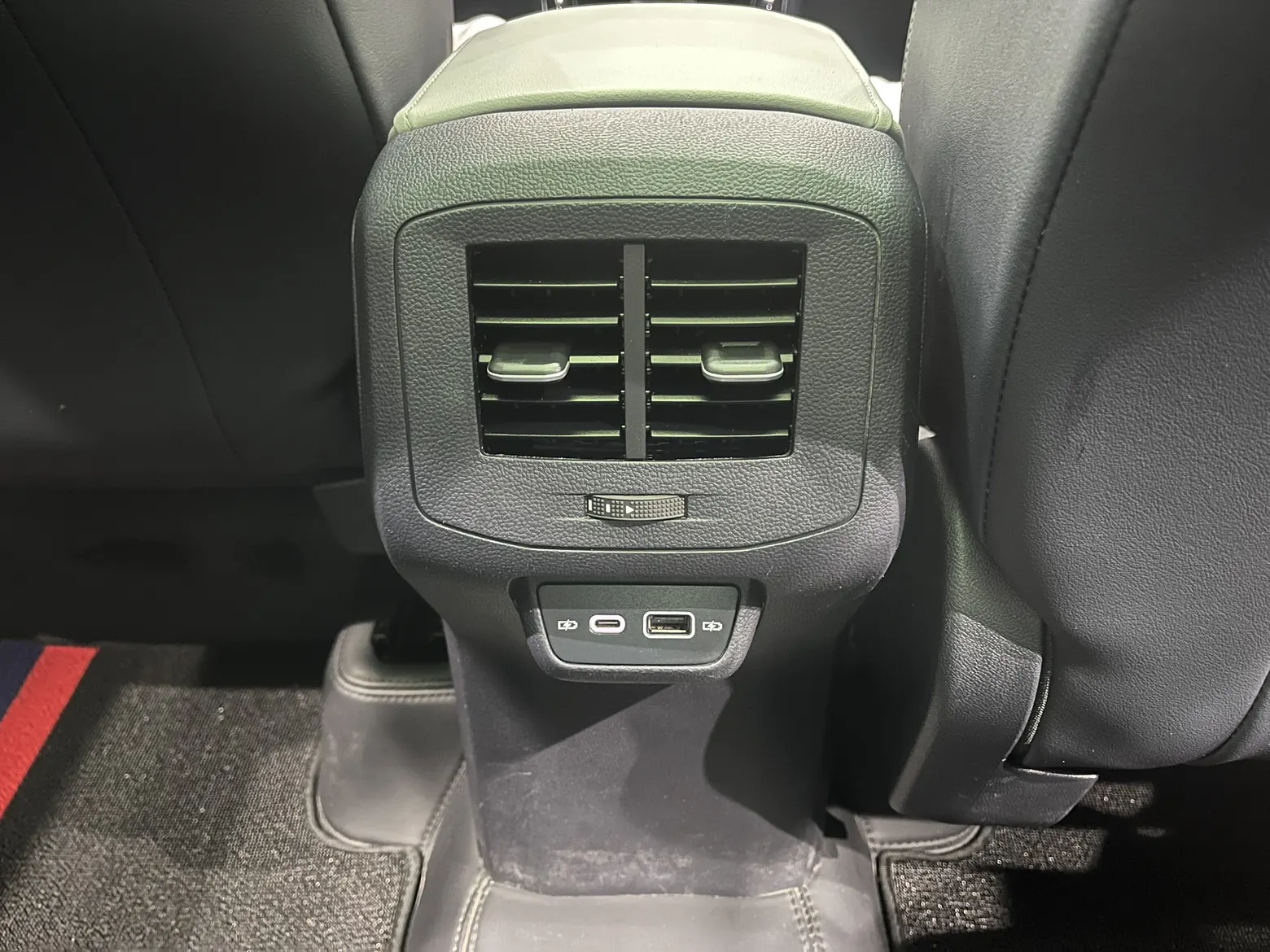 Volkswagen Tharu, 2024 18