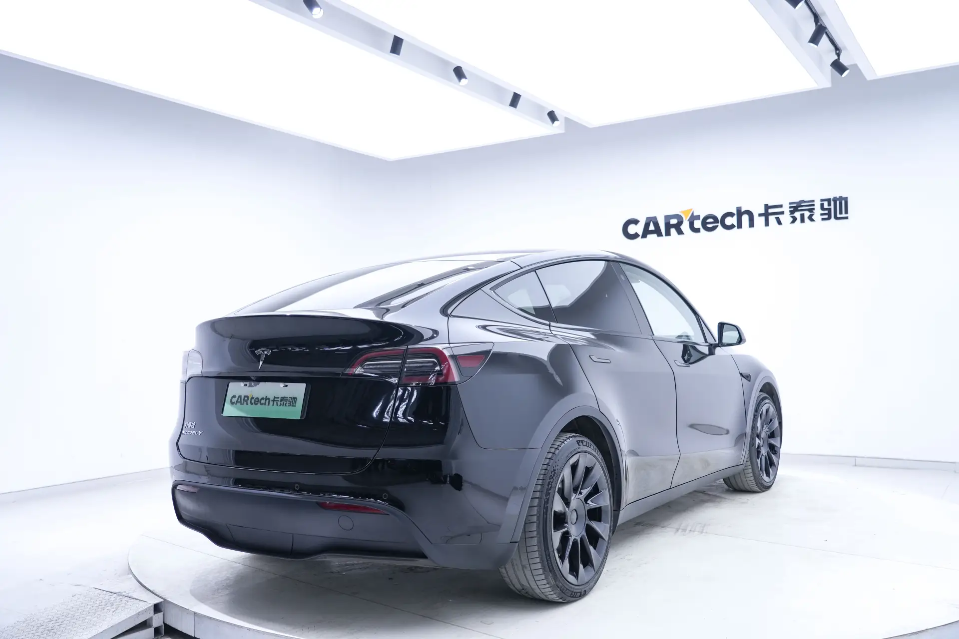 Tesla Model Y, 2022 все фото
