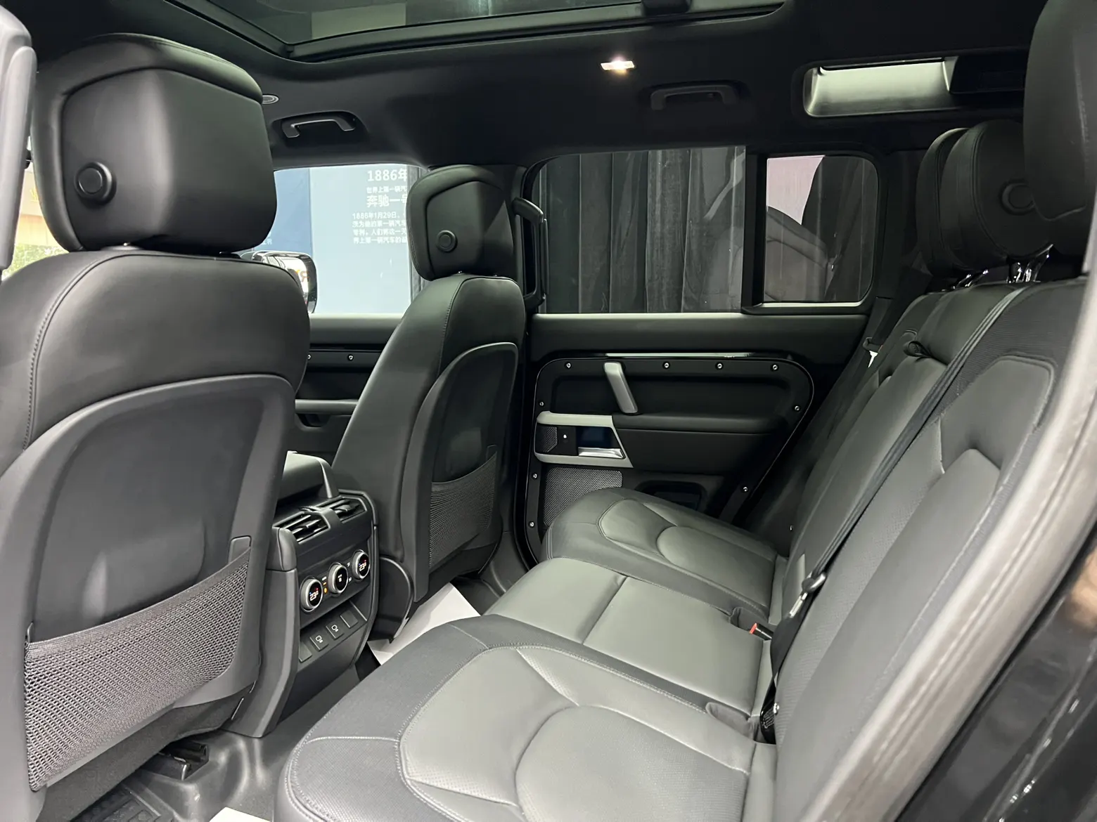Land Rover Defender, 2024 27
