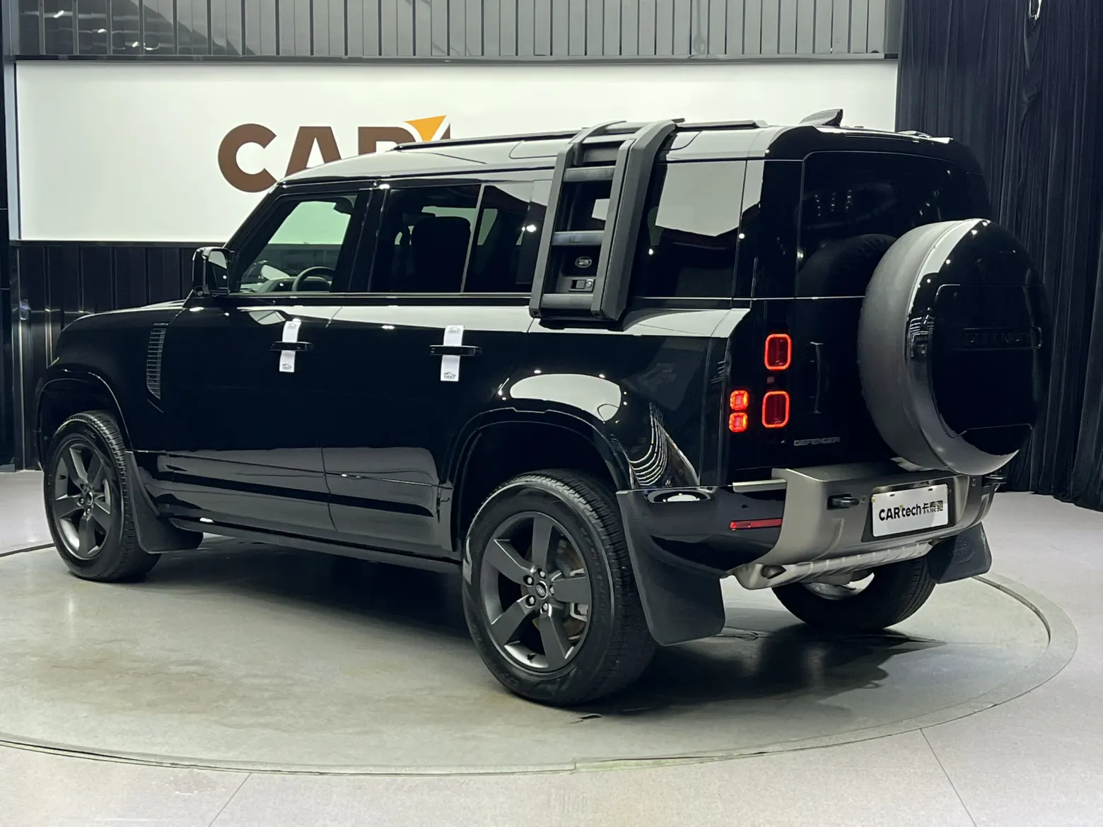 Land Rover Defender, 2024 12