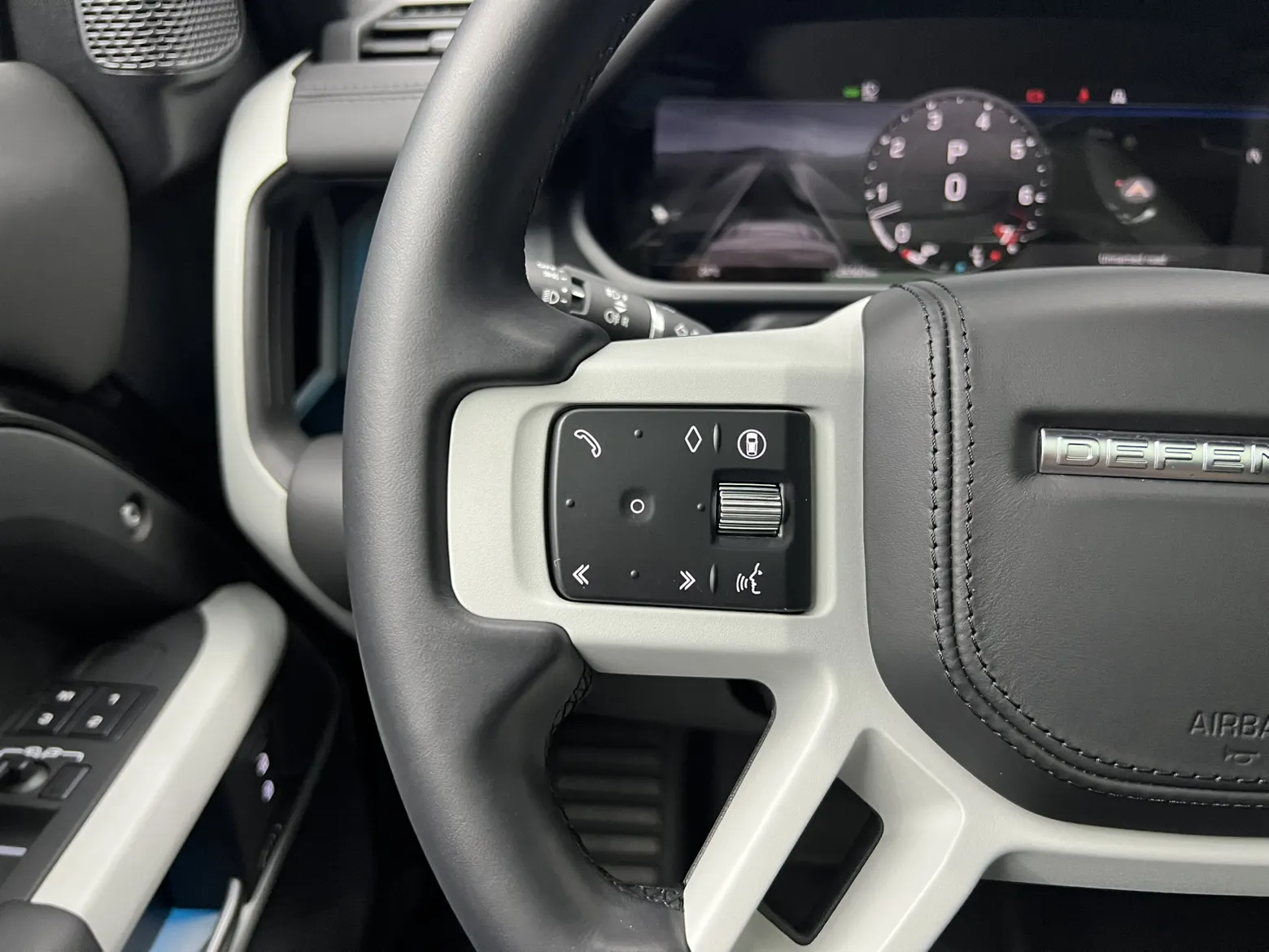 Land Rover Defender, 2024 22