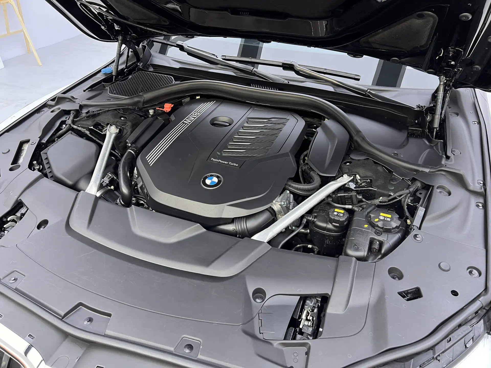 BMW 740Li, 2020 12