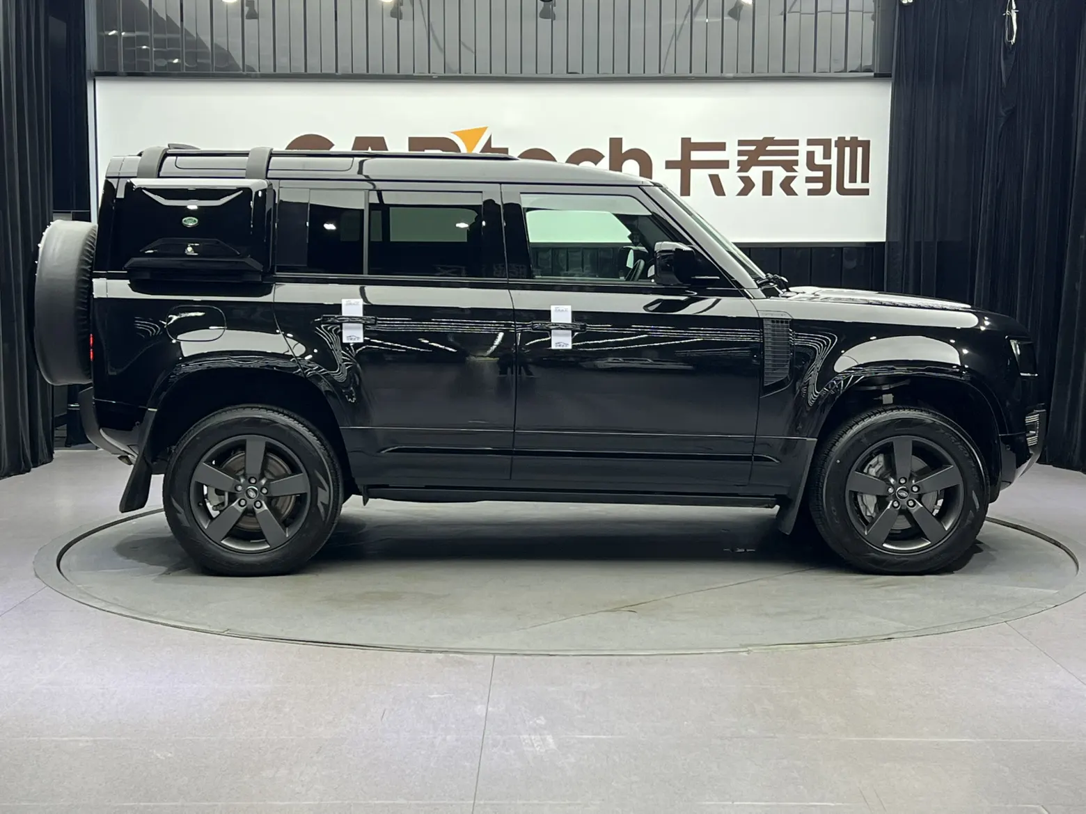 Land Rover Defender, 2024 4
